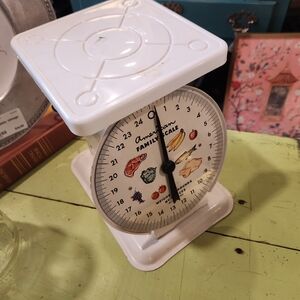 Vintage Farmhouse Metal Kitchen Scale